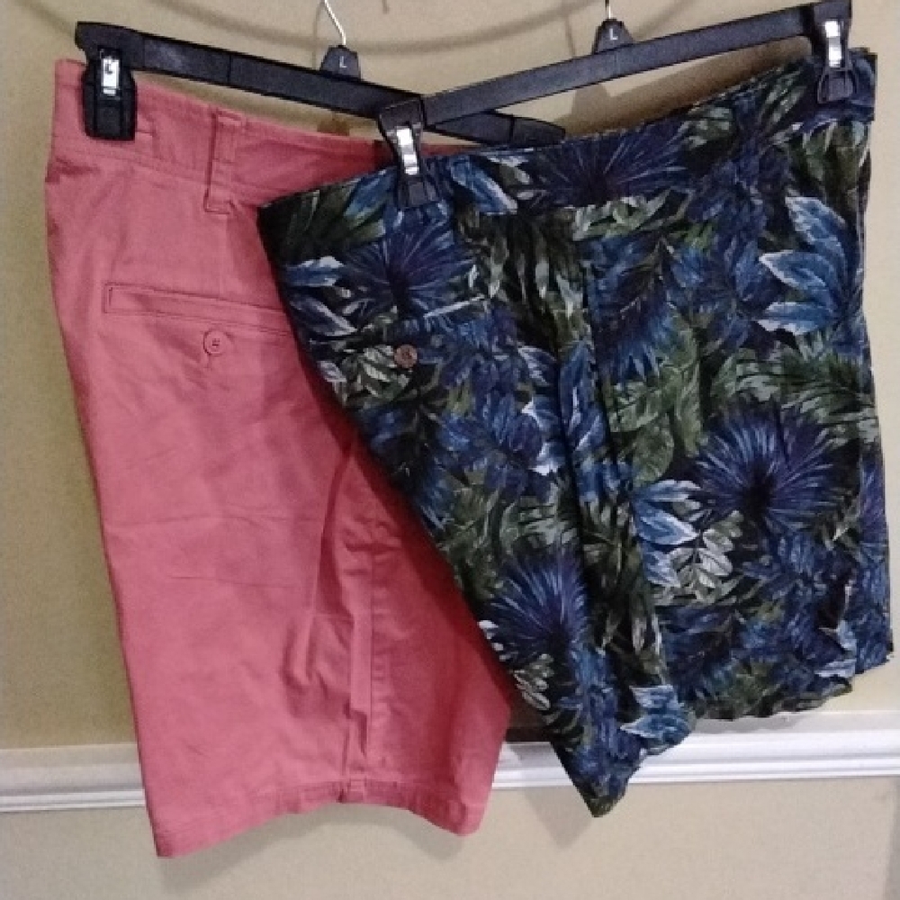 Lee Motion Stretch Shorts in Pink and White